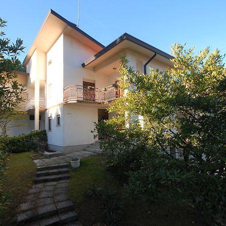 Villa Azalea Lignano Sabbiadoro Exterior photo